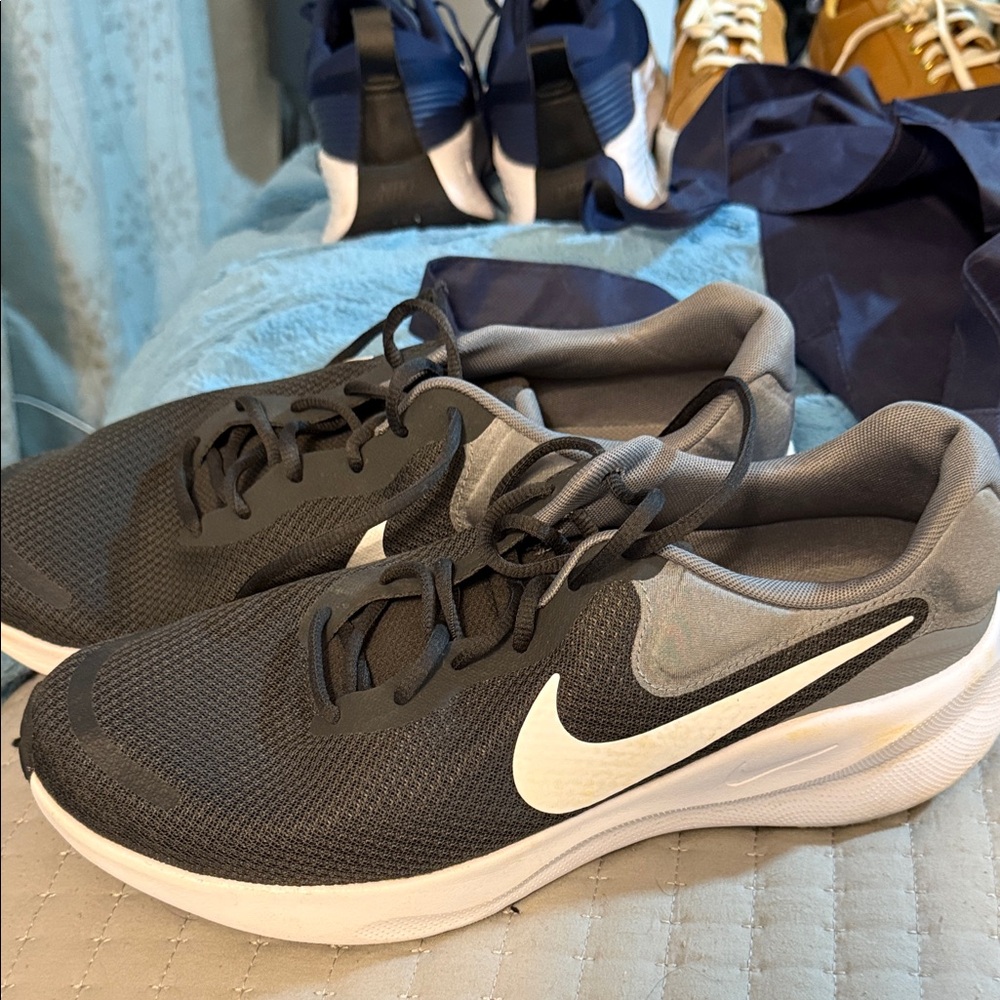Nike Men's Black/White Athletic Running Shoes